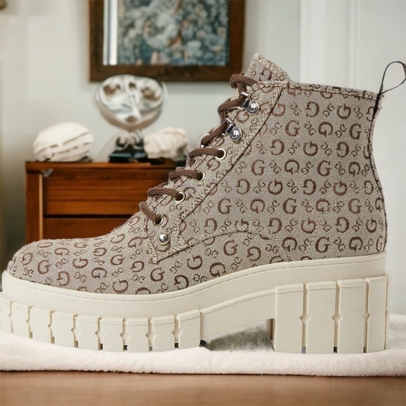 Guess Opens Women’s Combat Bootie Size 6 M NWOB New With Defect - Picture 2 of 8